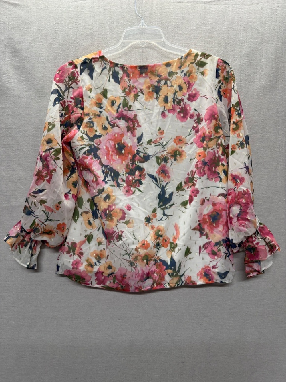 NWT Vince Camuto Chiffon Top - size M - Picture 2 of 6